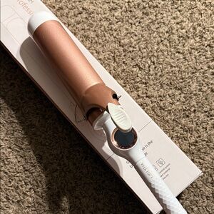 Weeyum Curling Iron Rose Gold | Adjustable Temp | New Open Box